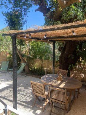 Rez de villa avec jardinet proche de la plage